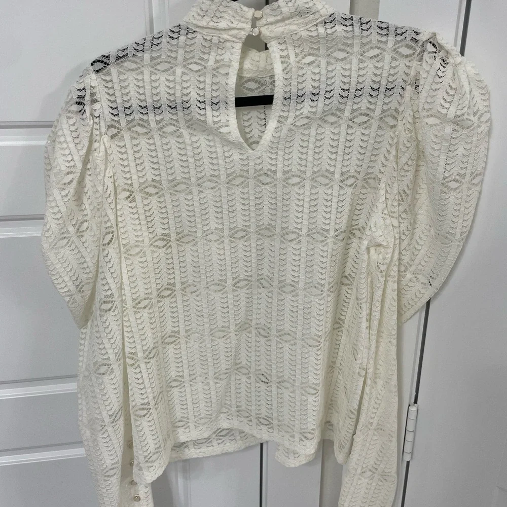 Ivory lace blouse - Picture 2 of 3